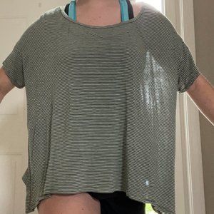 Loose fitting short-sleeve shirt